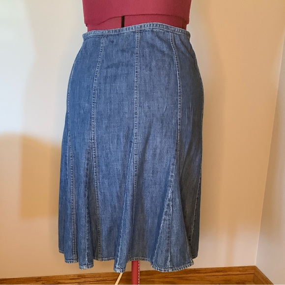Denim hi waisted flare skirt, 100 cotton denim, size 8 Liz Claiborne - Picture 2 of 5